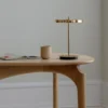 Lámpara de mesa recargable LED UMAGE Asteria Move, latón pulido, 31 cm
