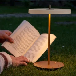 Lámpara de mesa recargable LED UMAGE Asteria Move, blanco perla/latón, 31 cm