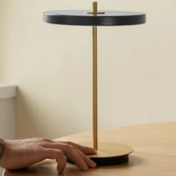 Lámpara de mesa recargable LED UMAGE Asteria Move, color antracita/latón, 31 cm