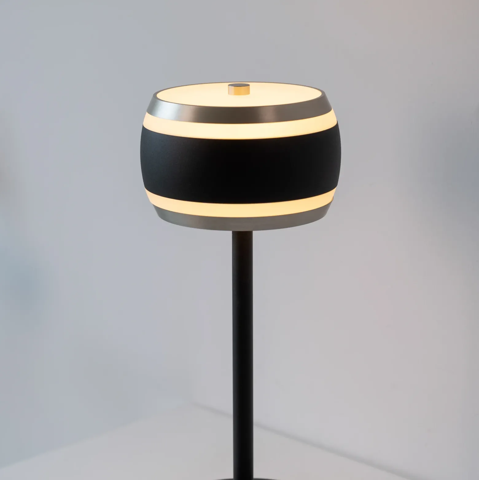 Lámpara de mesa recargable PURE Falling Rings, negro perla/diamante, CCT