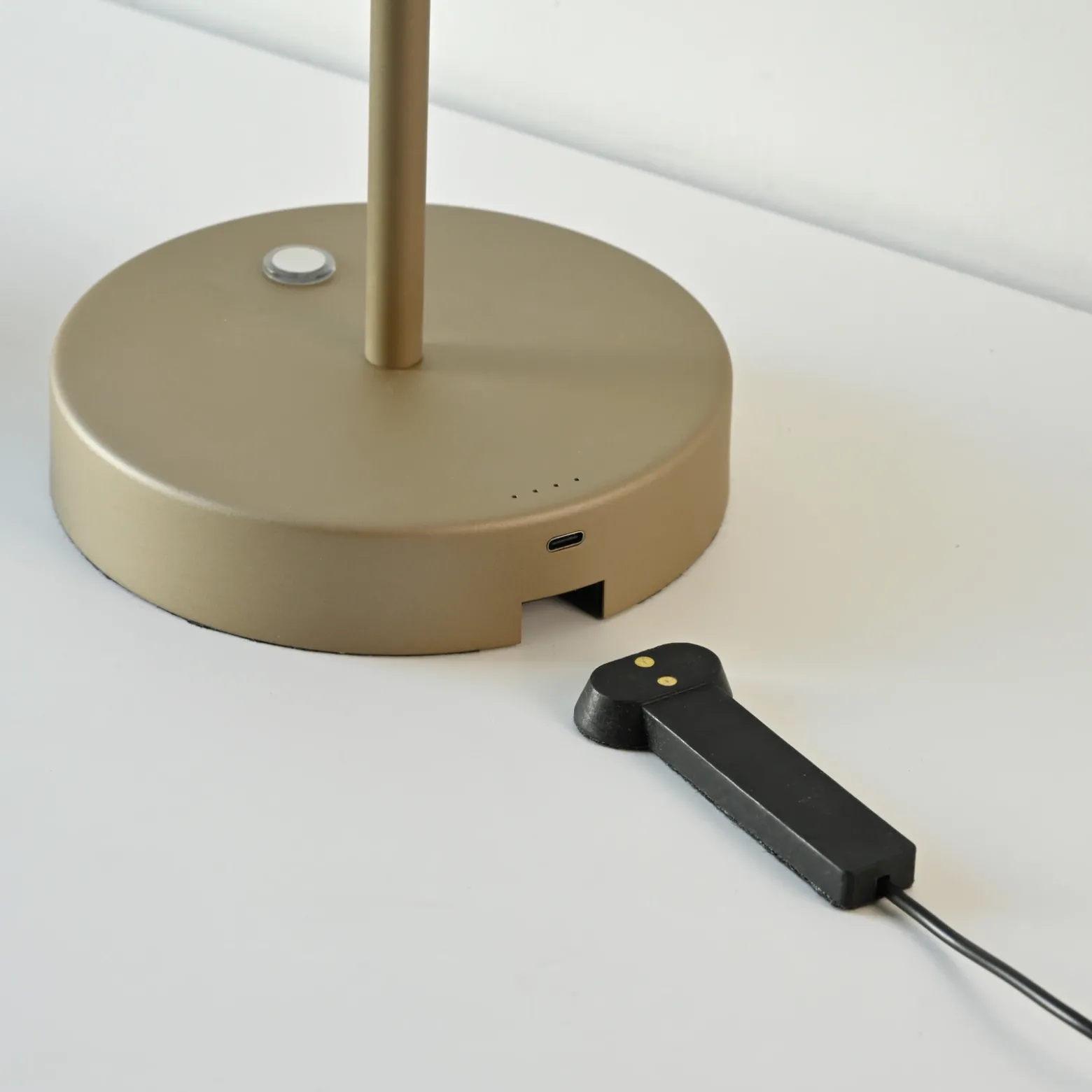 Lámpara de mesa recargable PURE Falling Rings, bronce/cromo DARK, CCT