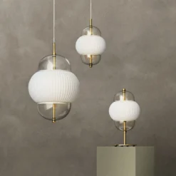 Lámpara de mesa Shahin, 3 luces, atenuable, cristal, altura 43 cm