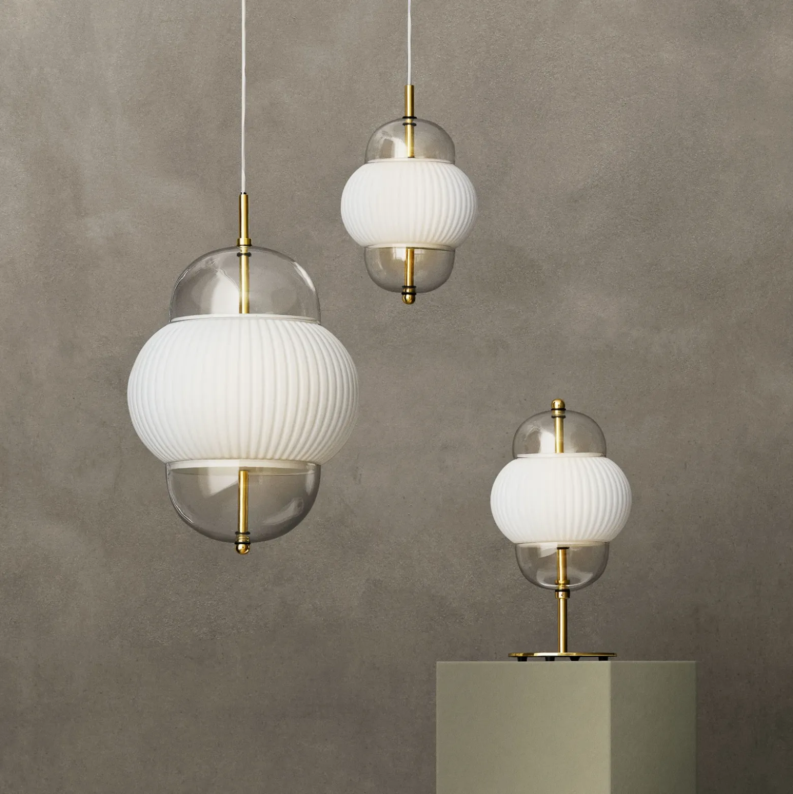 Lámpara de mesa Shahin, 3 luces, atenuable, cristal, altura 43 cm