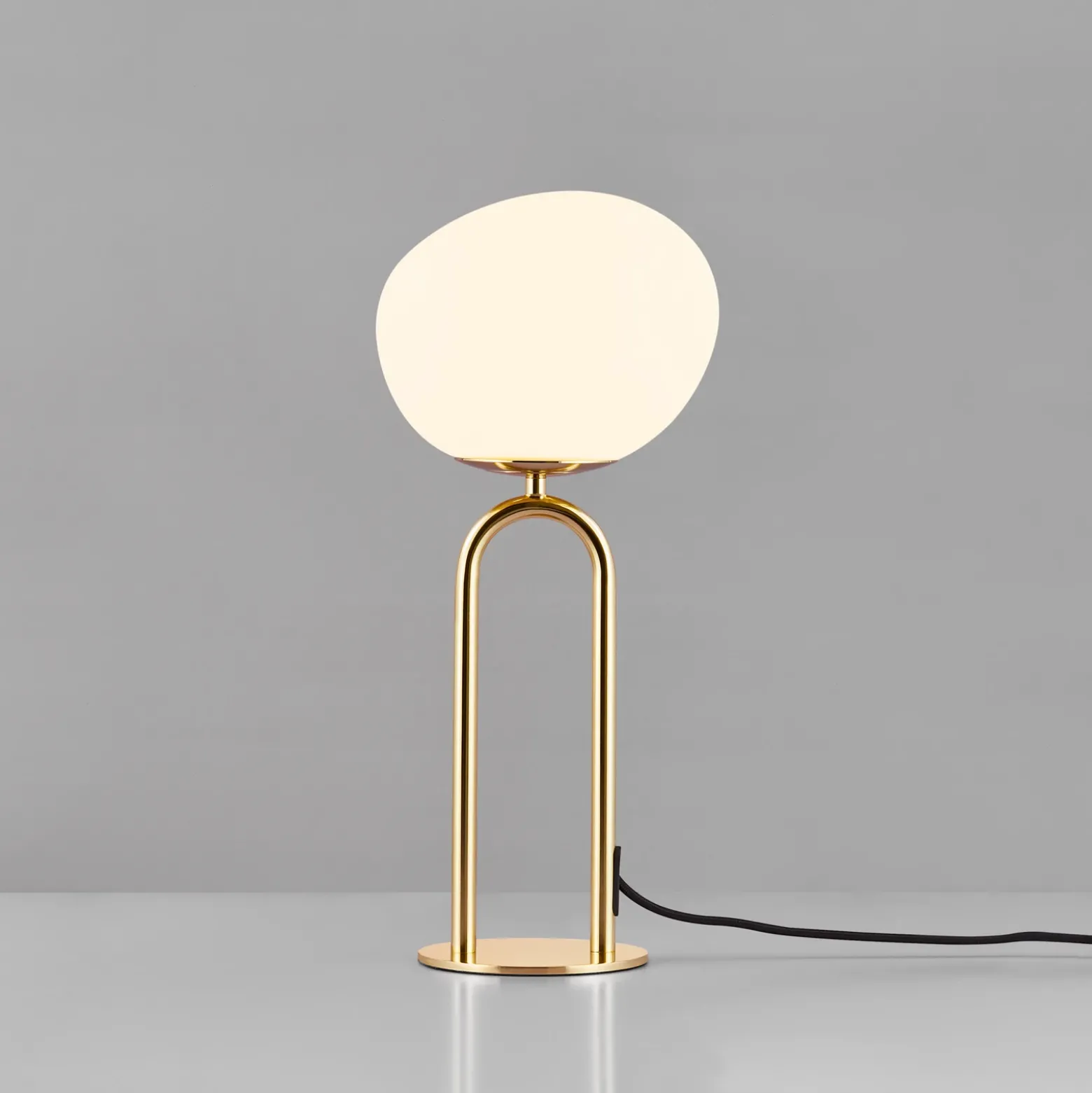 Lámpara de mesa Shapes, blanco/latón, cristal, 47 cm de altura, E27