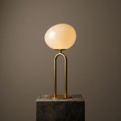 Lámpara de mesa Shapes, blanco/latón, cristal, 47 cm de altura, E27