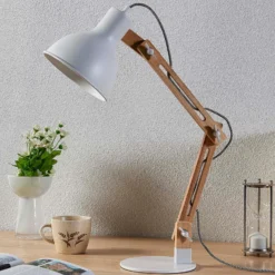 Lámpara de mesa Shivanja madera, pantalla blanca