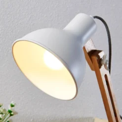 Lámpara de mesa Shivanja madera, pantalla blanca