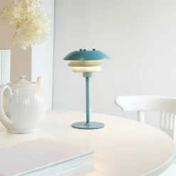 Lámpara de mesa SIXTEEN de Dyberg Larsen, azul hielo, metal, E27