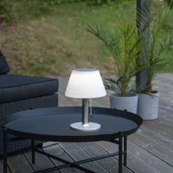 Lámpara de mesa solar LED Solia, interruptor tiro