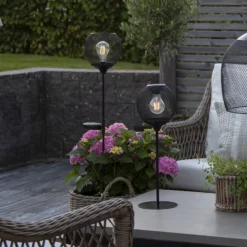 Lámpara de mesa solar LED Sunlight con malla
