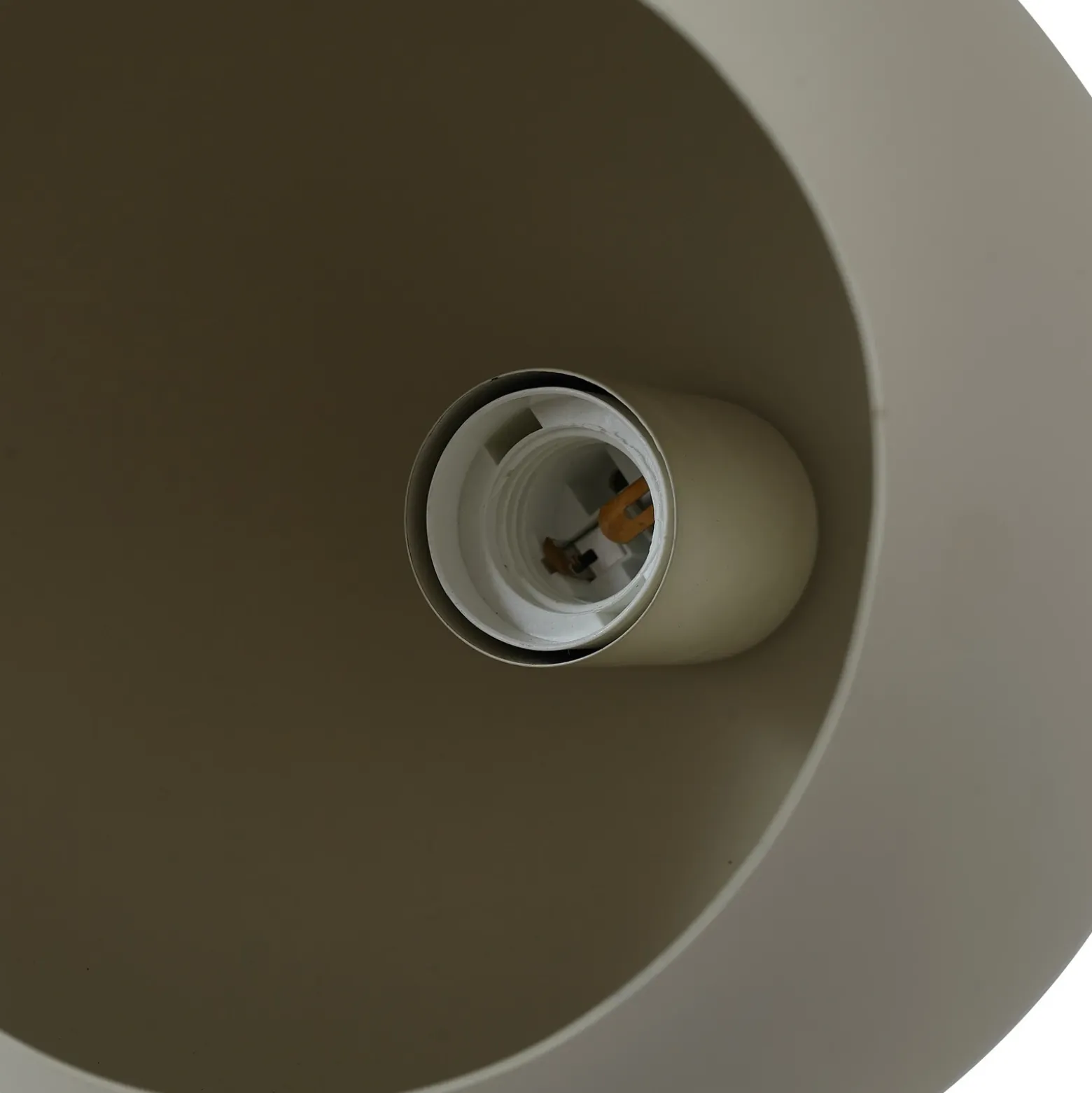 Lámpara de mesa Solomia de Lindby, beige, hierro, Ø 20 cm