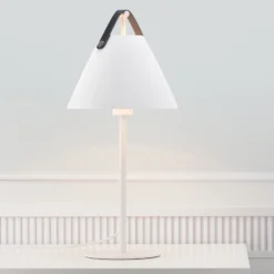 Lámpara de mesa Strap de metal con cinta de cuero, blanca