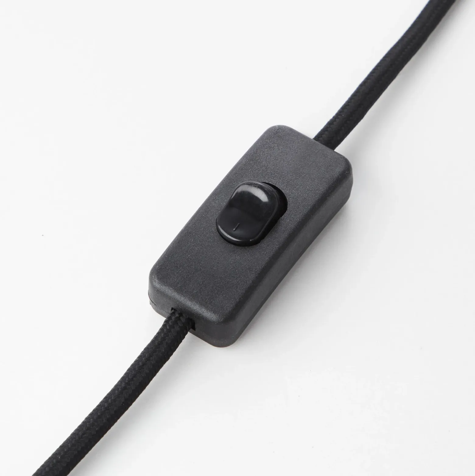 Lámpara de mesa Tong, negra, altura 38 cm, metal