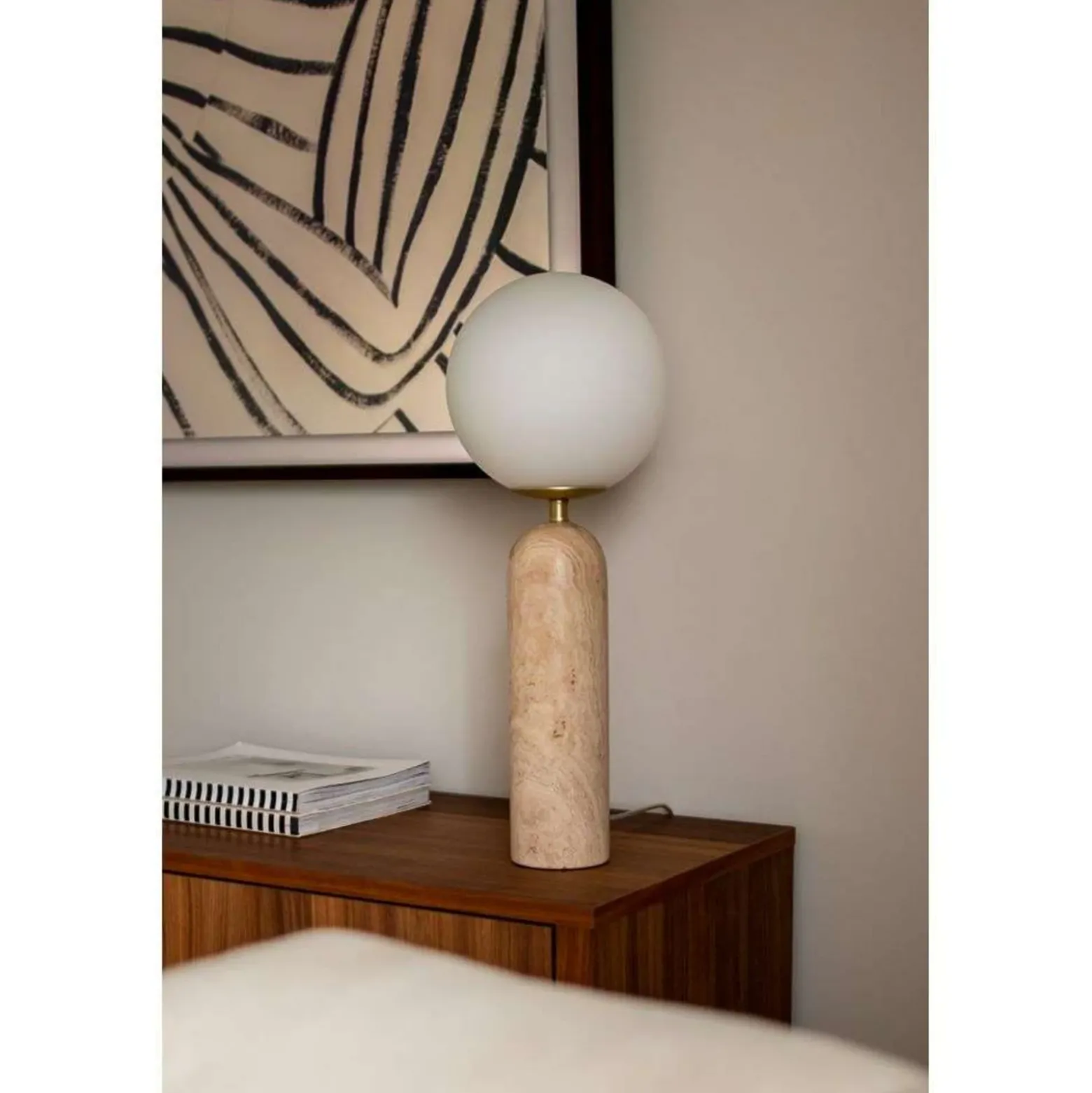 Lámpara de mesa Torrano de Globen Lighting, altura 53 cm, travertino