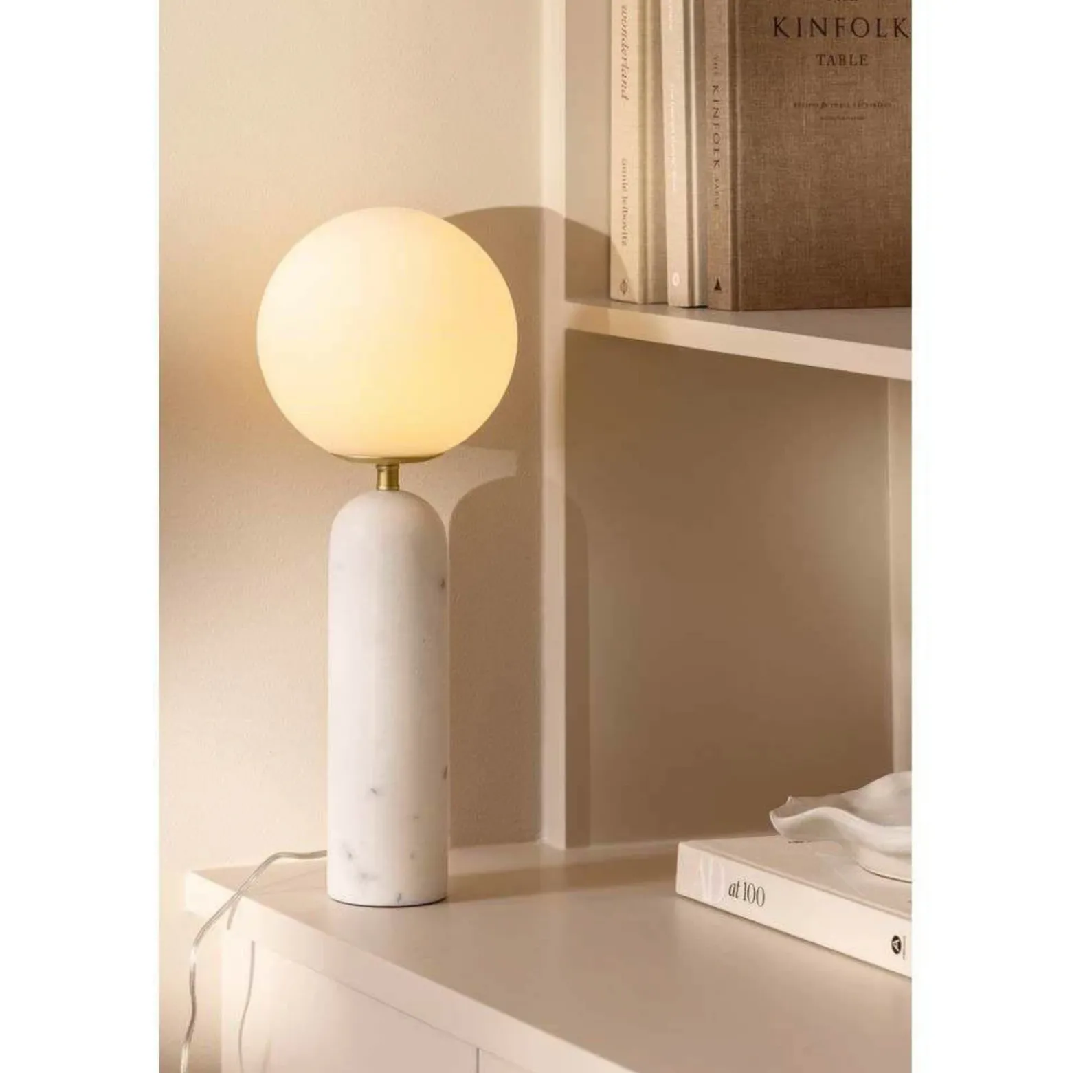 Lámpara de mesa Torrano de Globen Lighting, blanca, altura 53 cm