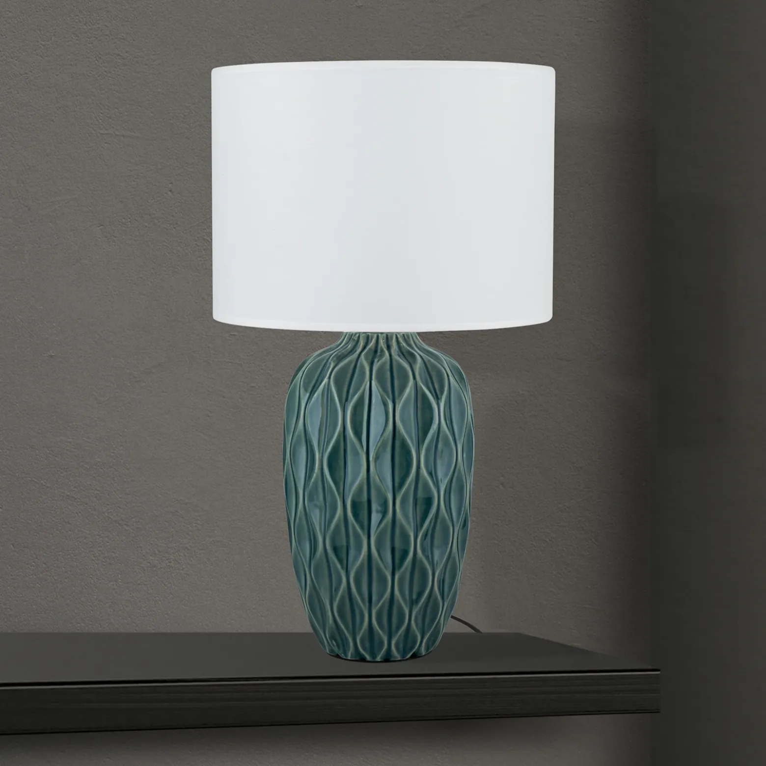 Lámpara de mesa Tortuga, verde/blanco, altura 49,5 cm, cerámica/lino