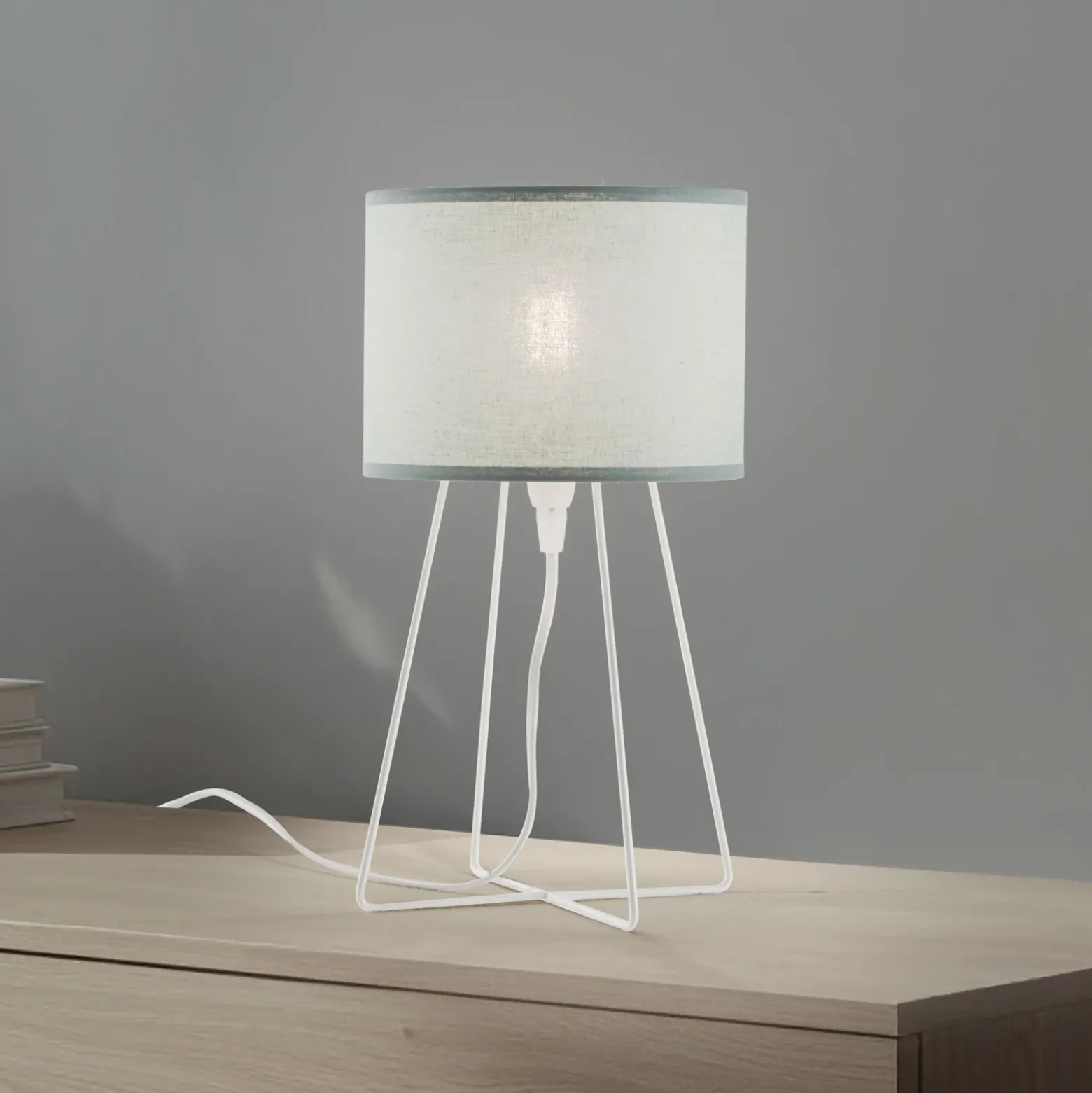 Lámpara de mesa Trixi, metal, tela, verde salvia, blanco