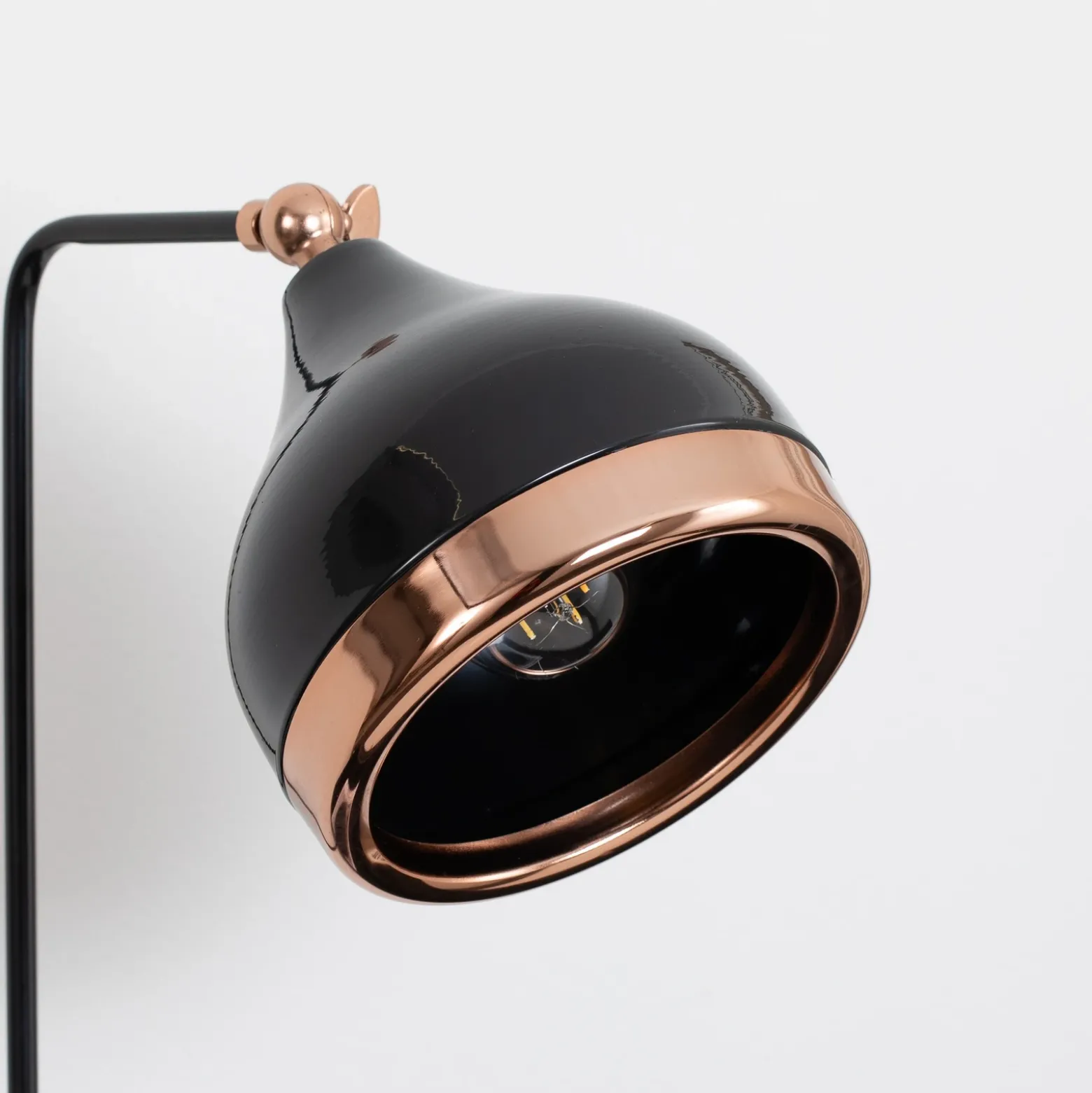 Lámpara de mesa Yildo, negro/cobre, metal, altura 52 cm