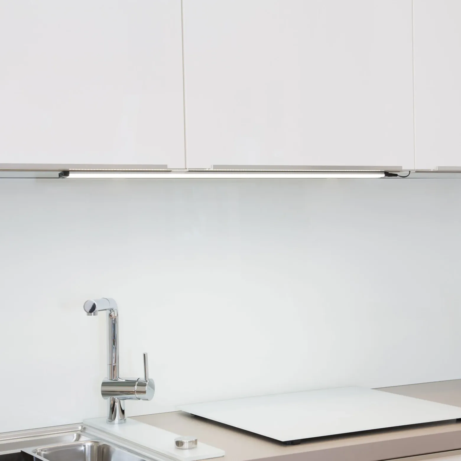 Lámpara de mueble LED Balic Sensor, 4.000 K, longitud 50 cm