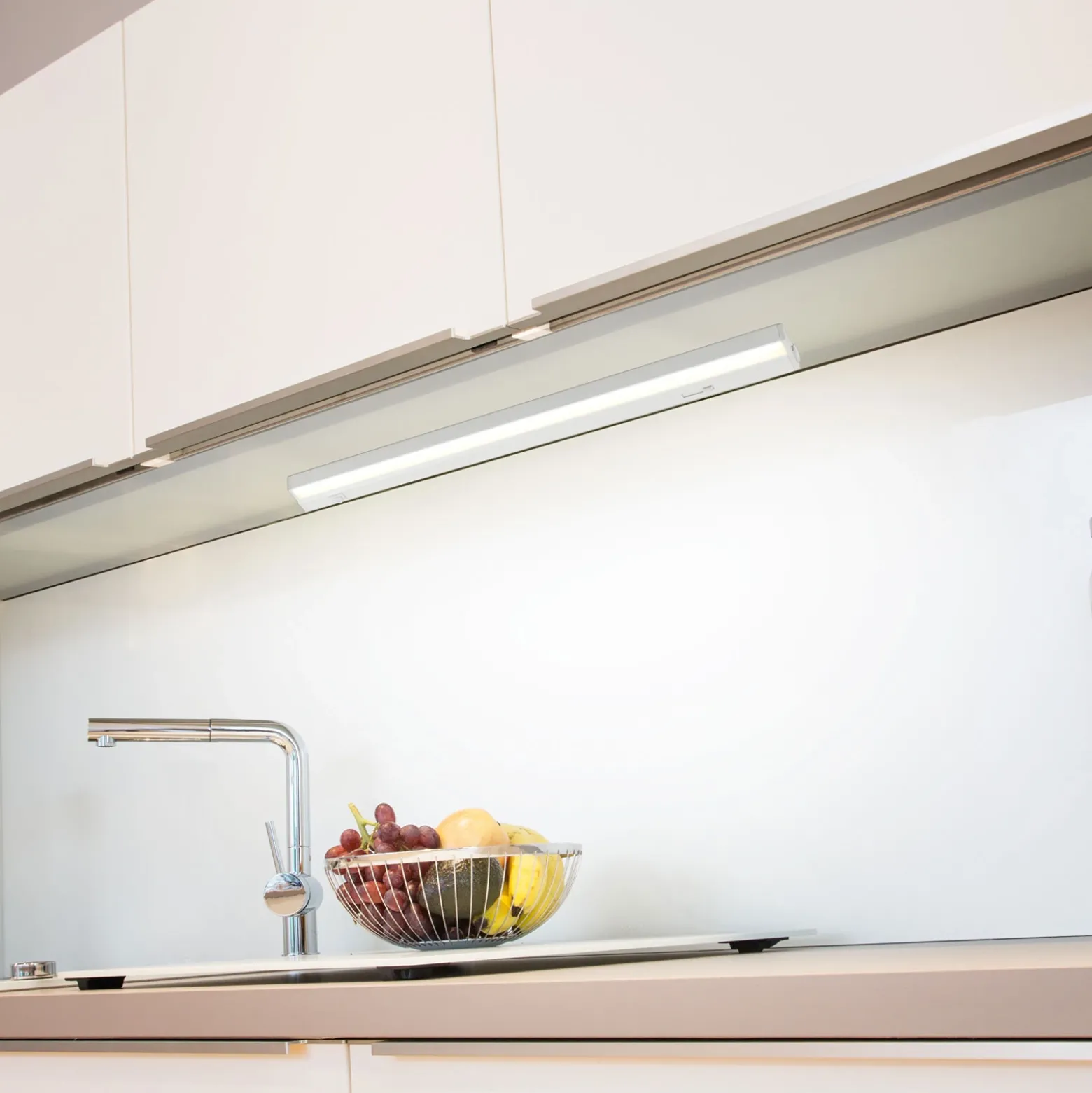 Lámpara de mueble LED Conero DIM Euroconector 90cm gris