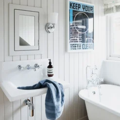 Lámpara de pared para baño Huguenot Lake, 1 brazo