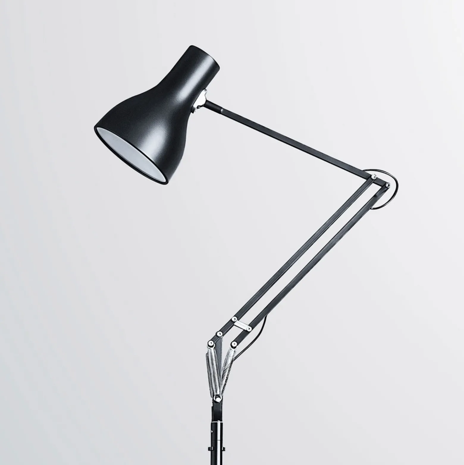Lámpara de pie Anglepoise Type 75 negro aterciopelado
