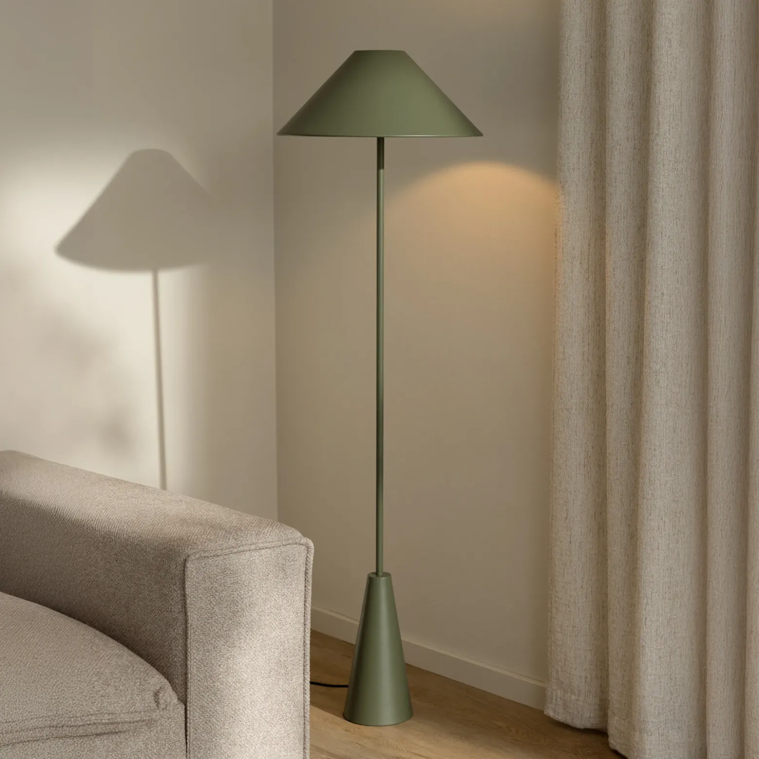 Lámpara de pie Cannes de Globen Lighting, verde, metal, 140 cm