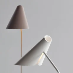 Lámpara de pie de diseño Vibia I.Cono 0712, beige