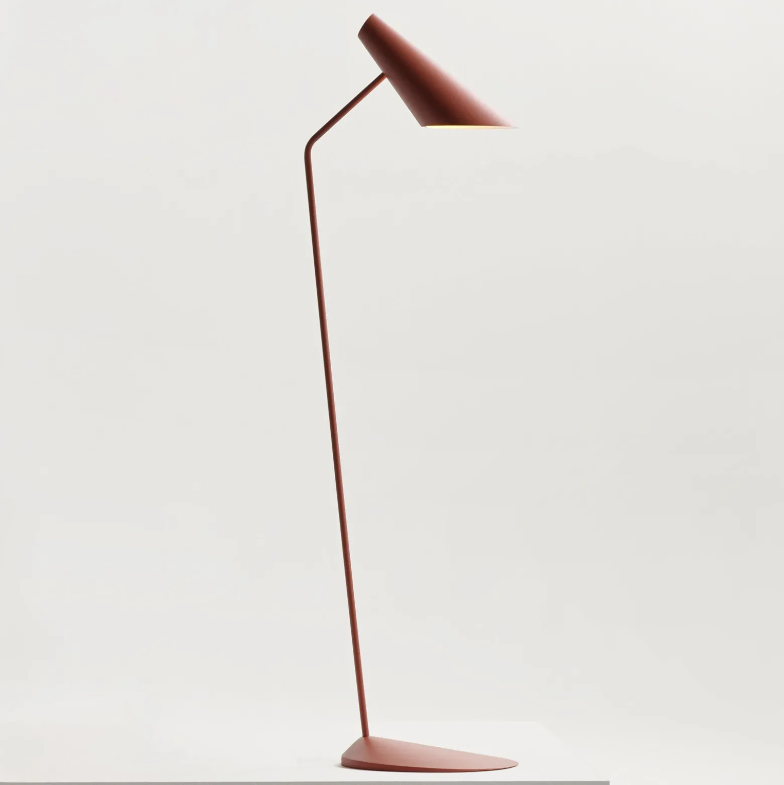 Lámpara de pie de diseño Vibia I.Cono 0712, rojo-marrón