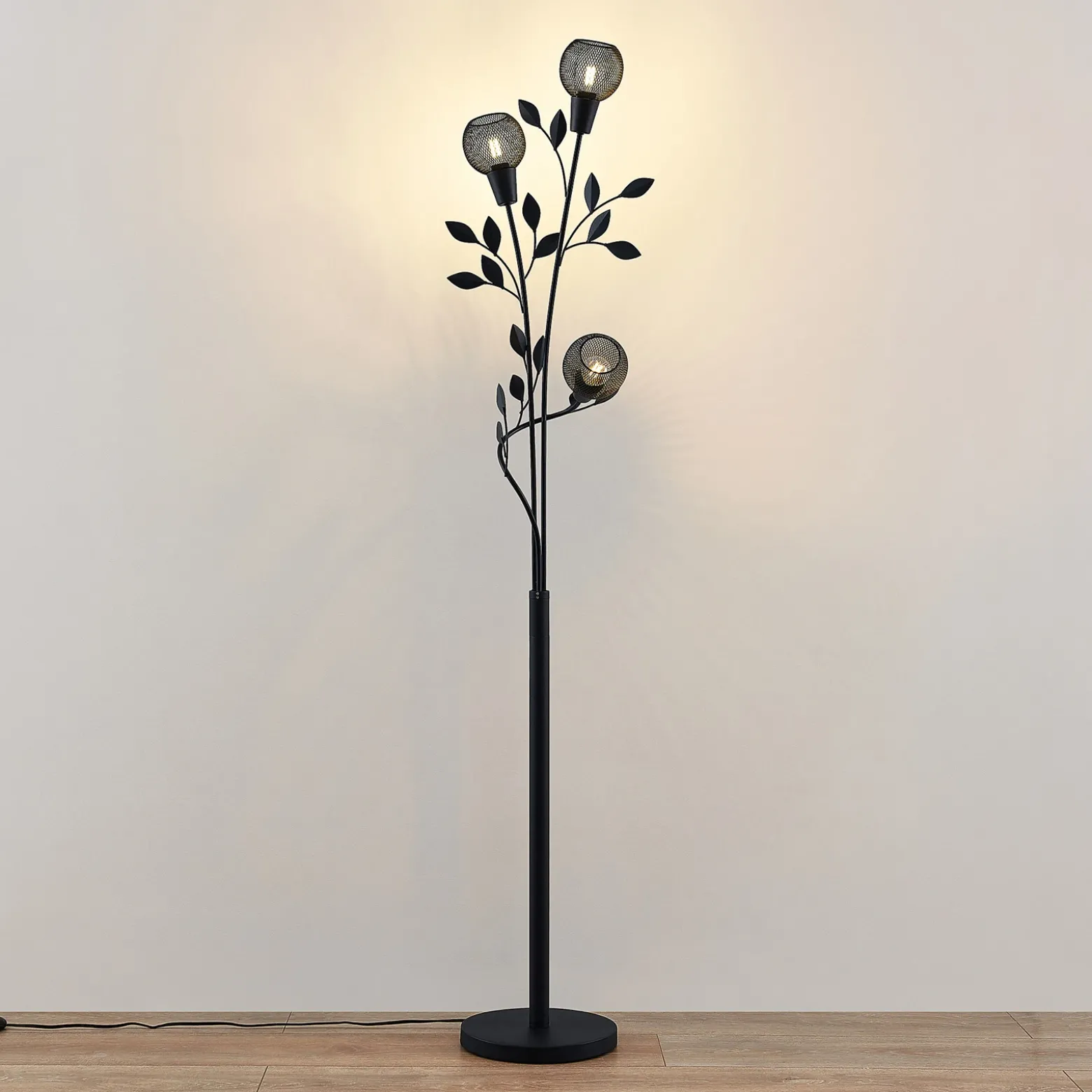 Lámpara de pie de estilo florentino Kanye de Lindby, 160 cm, negra, 3 luces.