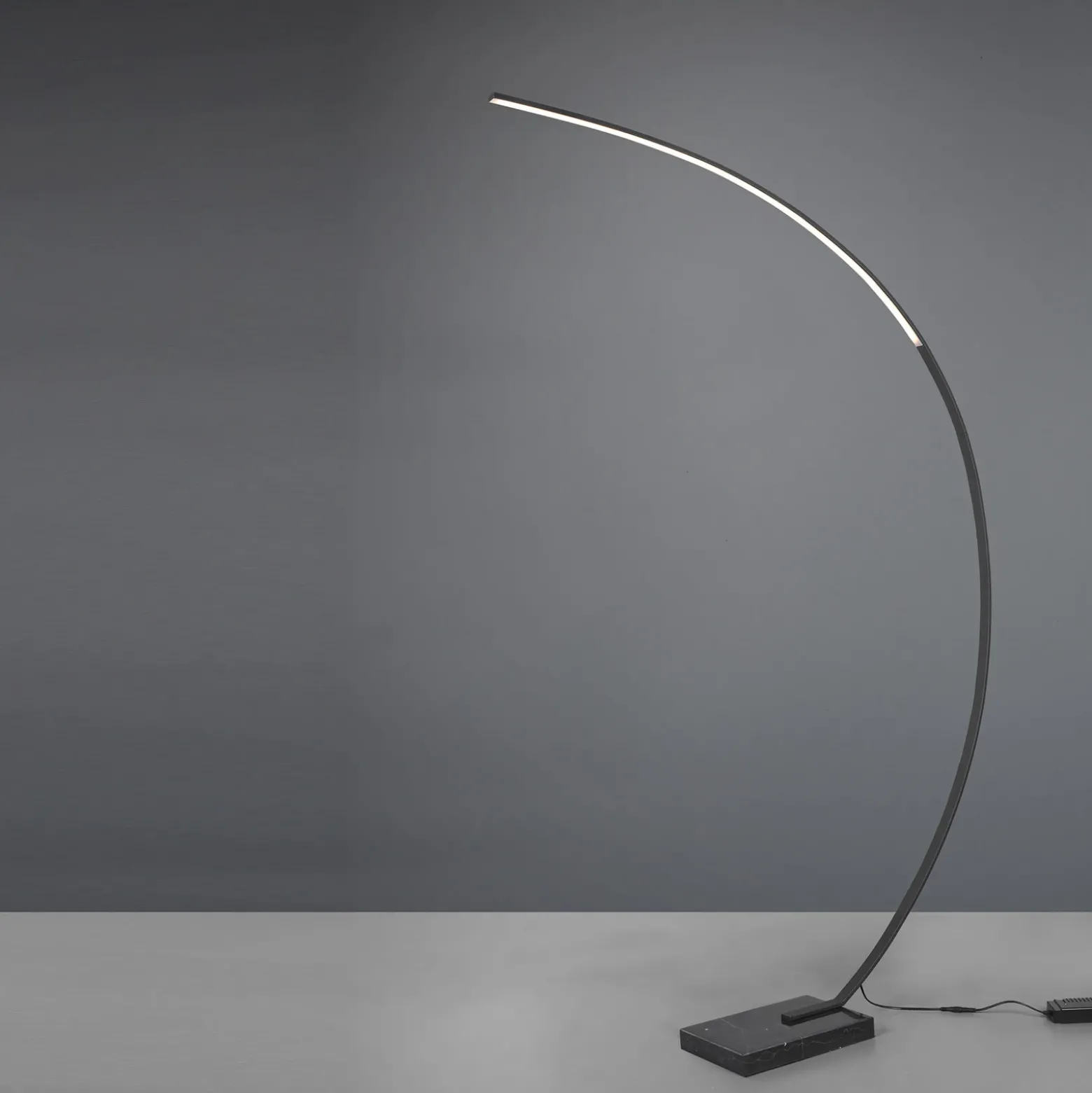 Lámpara de pie del arco LED Bangkok, negro mate