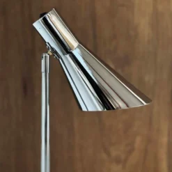 Lámpara de pie Dyberg Larsen DL12, cromada, altura 139 cm, metal