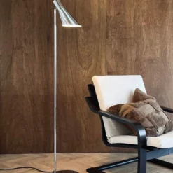 Lámpara de pie Dyberg Larsen DL12, cromada, altura 139 cm, metal