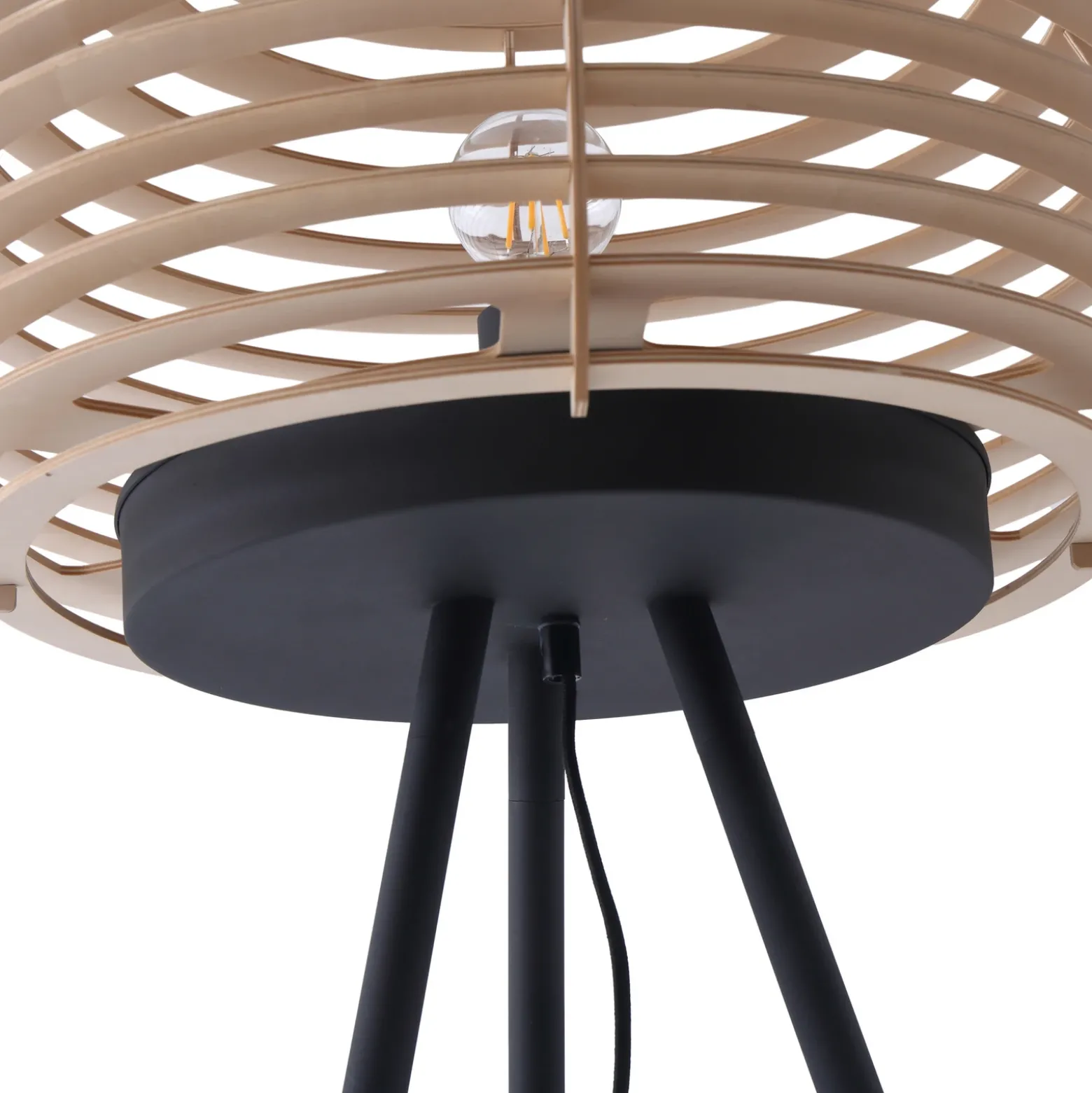 Lámpara de pie Ediz de Lindby, negra, madera, 159 cm de altura, E27