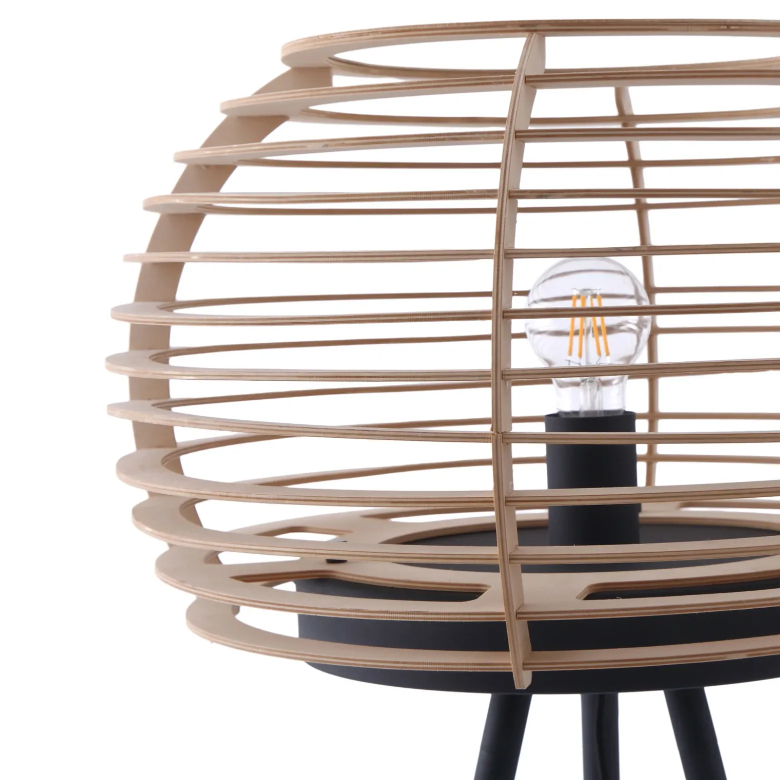 Lámpara de pie Ediz de Lindby, negra, madera, 159 cm de altura, E27