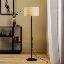 Lámpara de pie Envostar Veneer, madera maciza de fresno