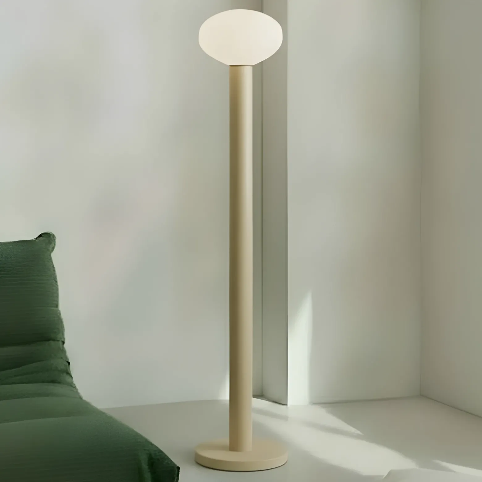 Lámpara de pie Flo, beige, altura 138 cm, 1 luz, cristal