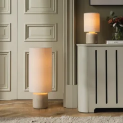 Lámpara de pie Florian de Globen Lighting, blanco/beige, altura 80 cm