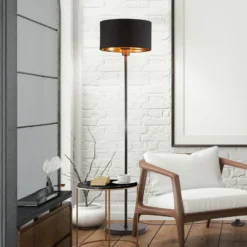 Lámpara de pie Kari, recta, negro/dorado, textil, E27