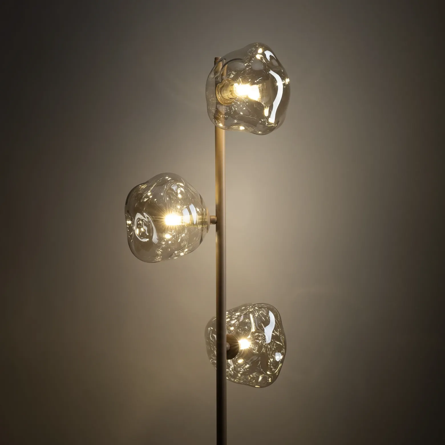 Lámpara de pie Lava, arena/coñac, cristal, 151 cm, 3 luces, G9
