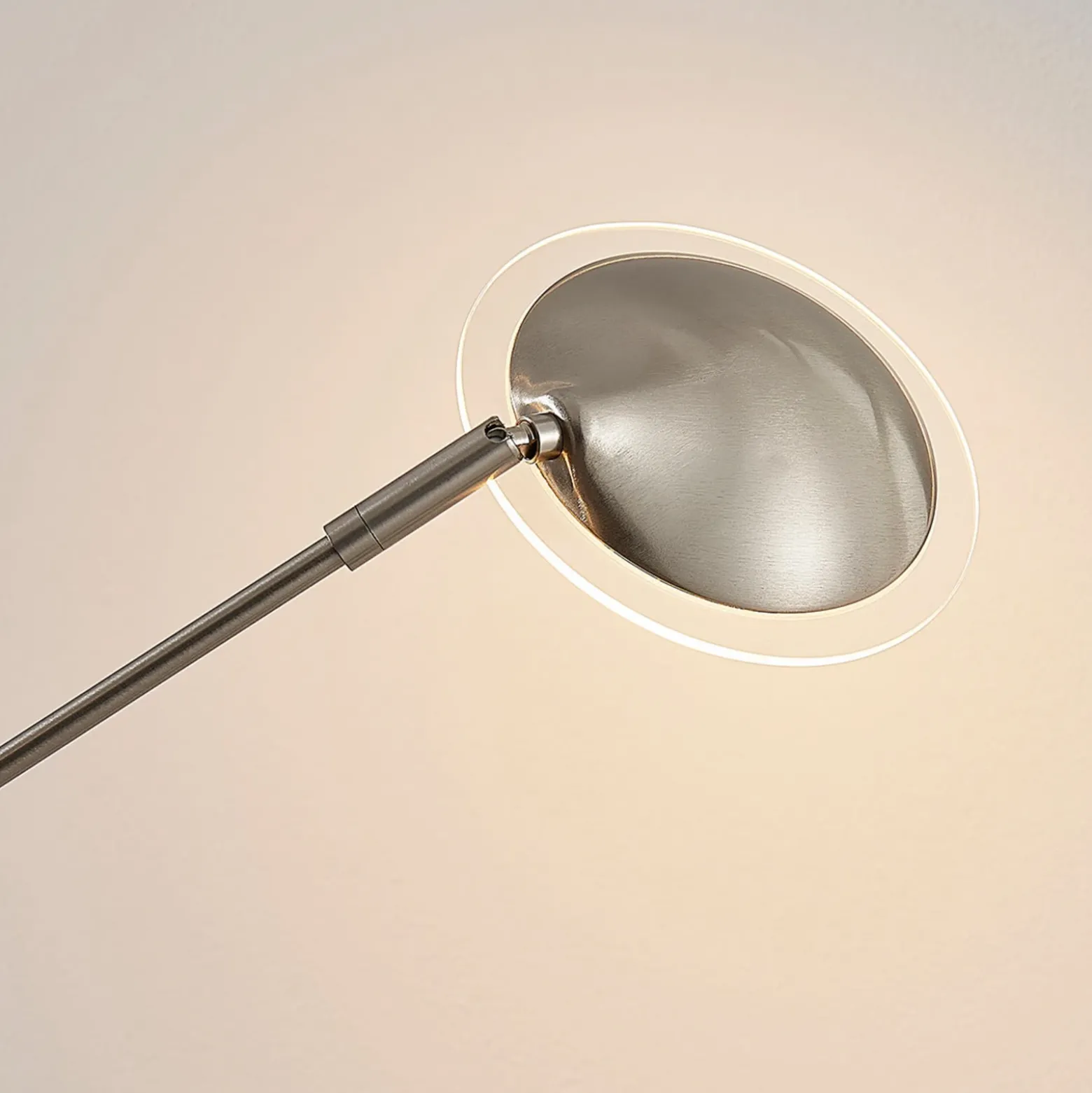 Lámpara de pie LED Anea de Lindby, 167 cm, 3 luces, color níquel