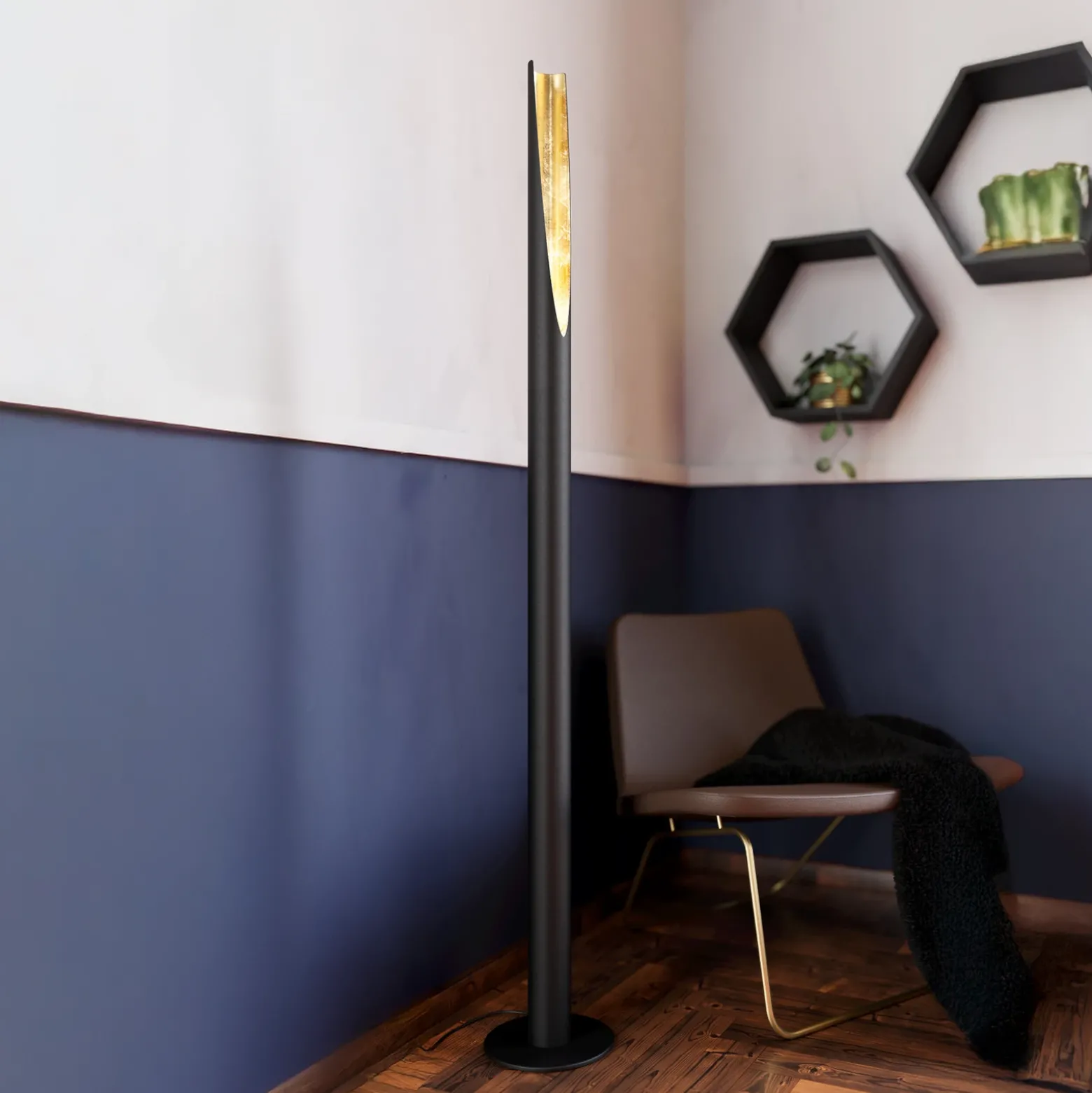Lámpara de pie LED Barbotto en negro/oro