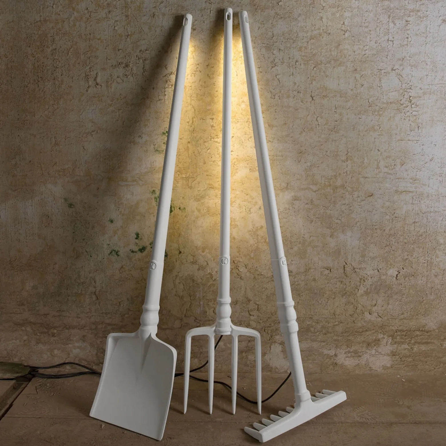 Lámpara de pie LED de diseño Tobia, forma de pala