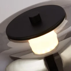Lámpara de pie LED Frisbee con pantalla de vidrio