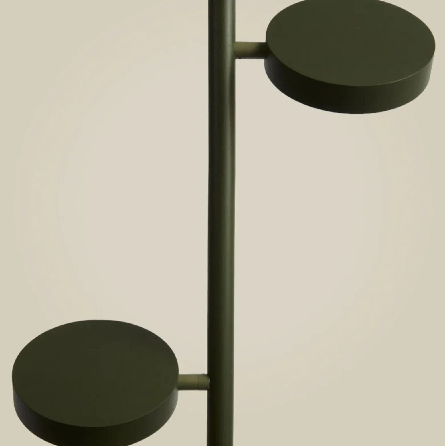 Lámpara de pie LED GOOD & MOJO Okinawa, de 2 luces, verde, 146 cm, madera
