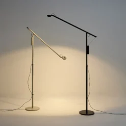 Lámpara de pie LED HAY Fifty-Fifty, gris, altura 135 cm, atenuable.