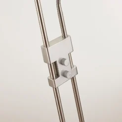Lámpara de pie LED Jonne de Lindby, angular, brazo de lectura, atenuable, 180 cm