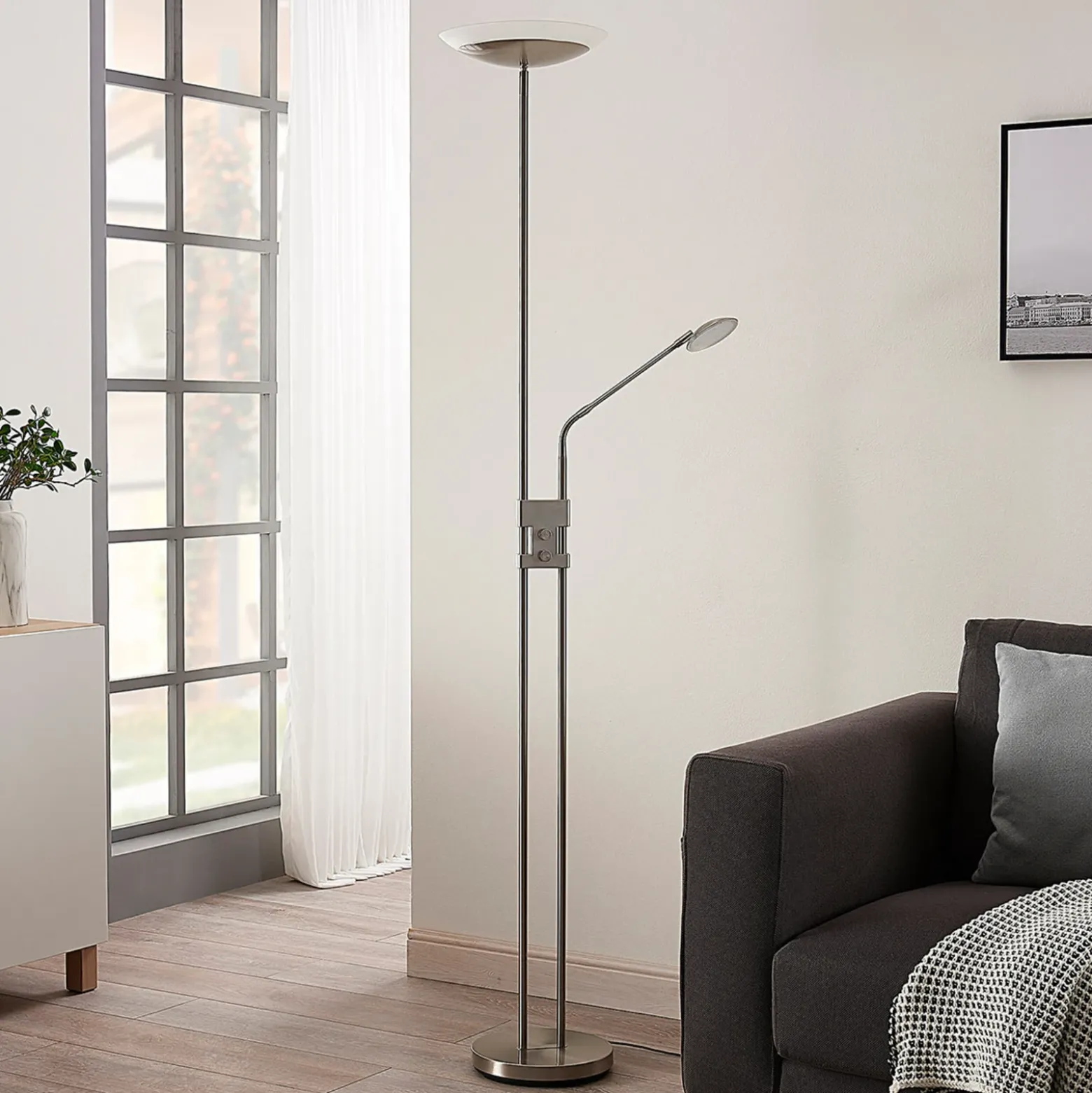 Lámpara de pie LED Jonne de Lindby, redonda, brazo de lectura, atenuable, 180 cm
