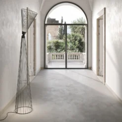 Lámpara de pie LED Karman Ikonika, negro, altura 180 cm, metal