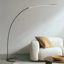 Lámpara de pie LED Lindby Danua, negra, metal, altura 200 cm